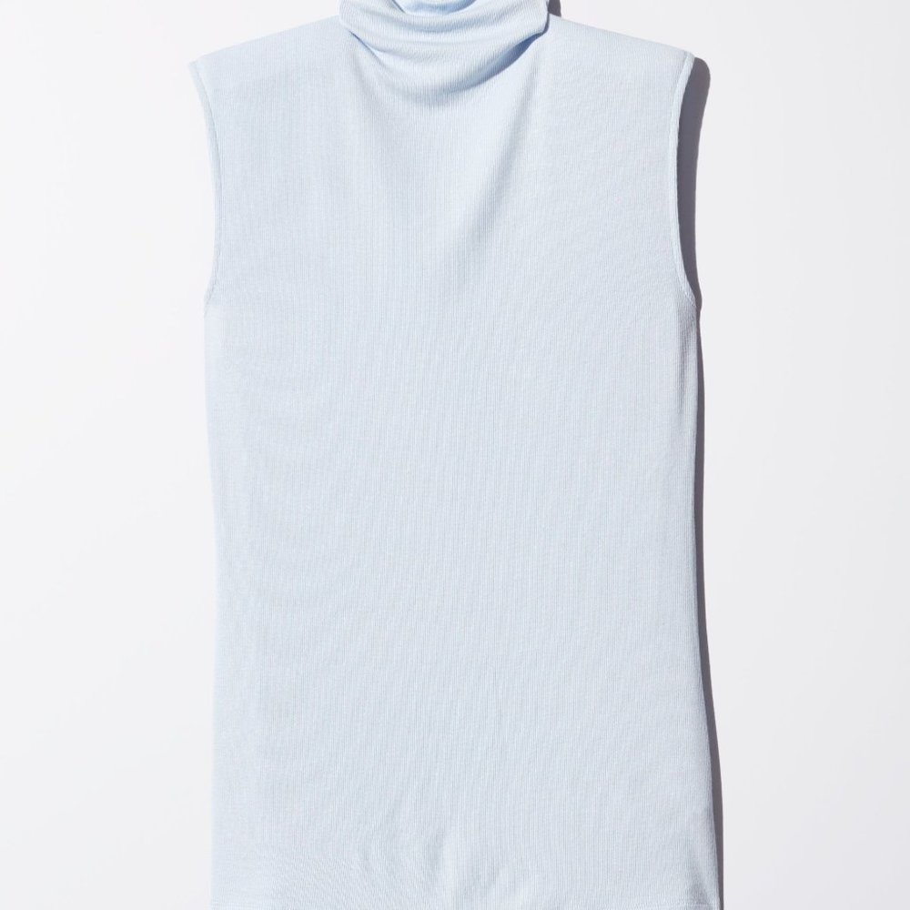 *3 for $20* aritzia short sleeve turtleneck Sm